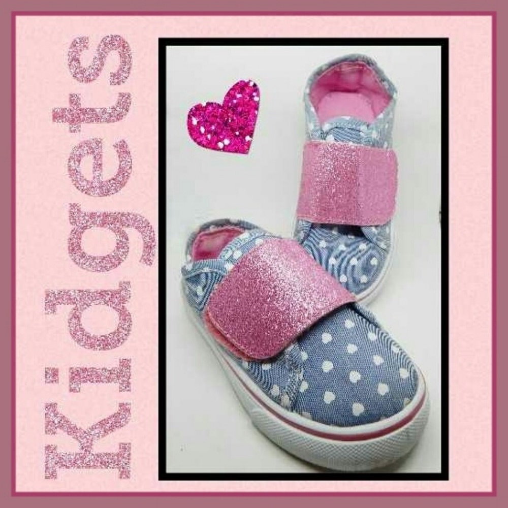 BUY 2 GET 1 Beautiful Little Girls Shoes!! Size: 7